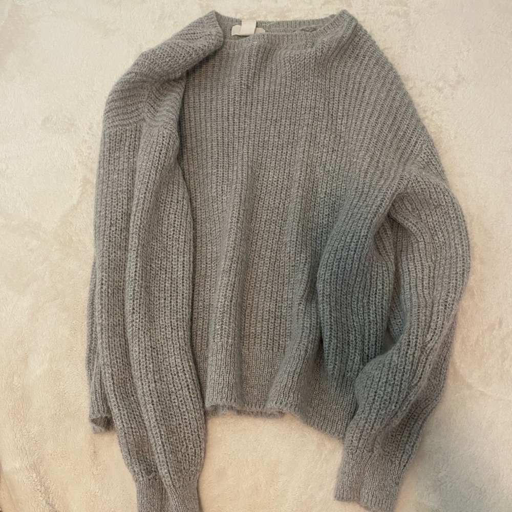 H&M Gray Crew Neck Sweater with Ribbed Texture